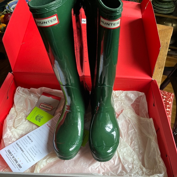 Hunter Shoes Hunter Tall Glossy Green Rain Boots Size 7 Poshmark